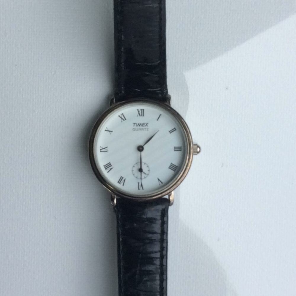 Timex Ladies Watch Quartz Seconds Window Roman Numeral Numbers View 2